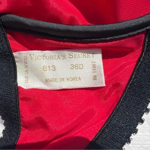 VTG Victoria's Secret Gold Label Red Satin and Black Lace Bra, 36D - Picture 10 of 10